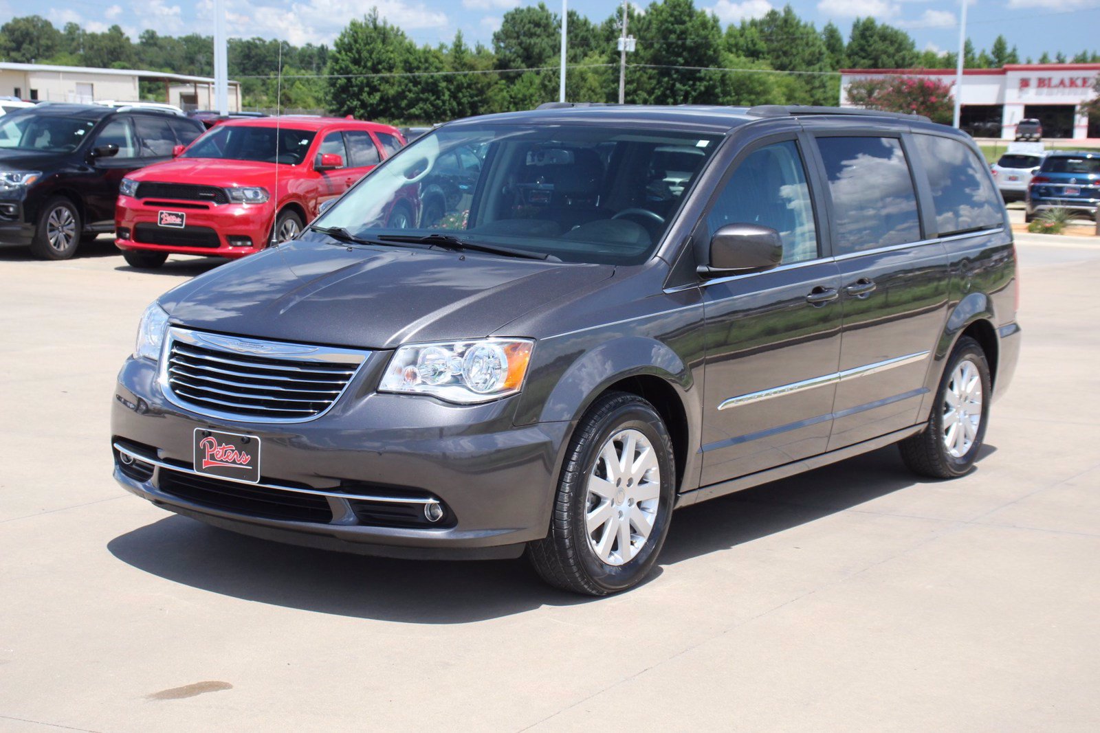 PreOwned 2016 Chrysler Town & Country Touring 4D